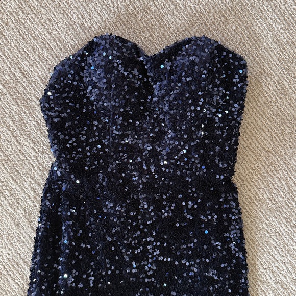 Absolutely Stunning Navy Strapless Sequined Long Gown - Picture 3 of 6